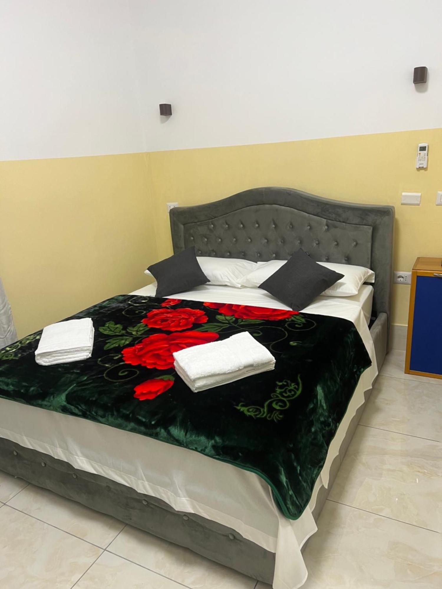 Bed and Breakfast Turati Termini Roma Esterno foto