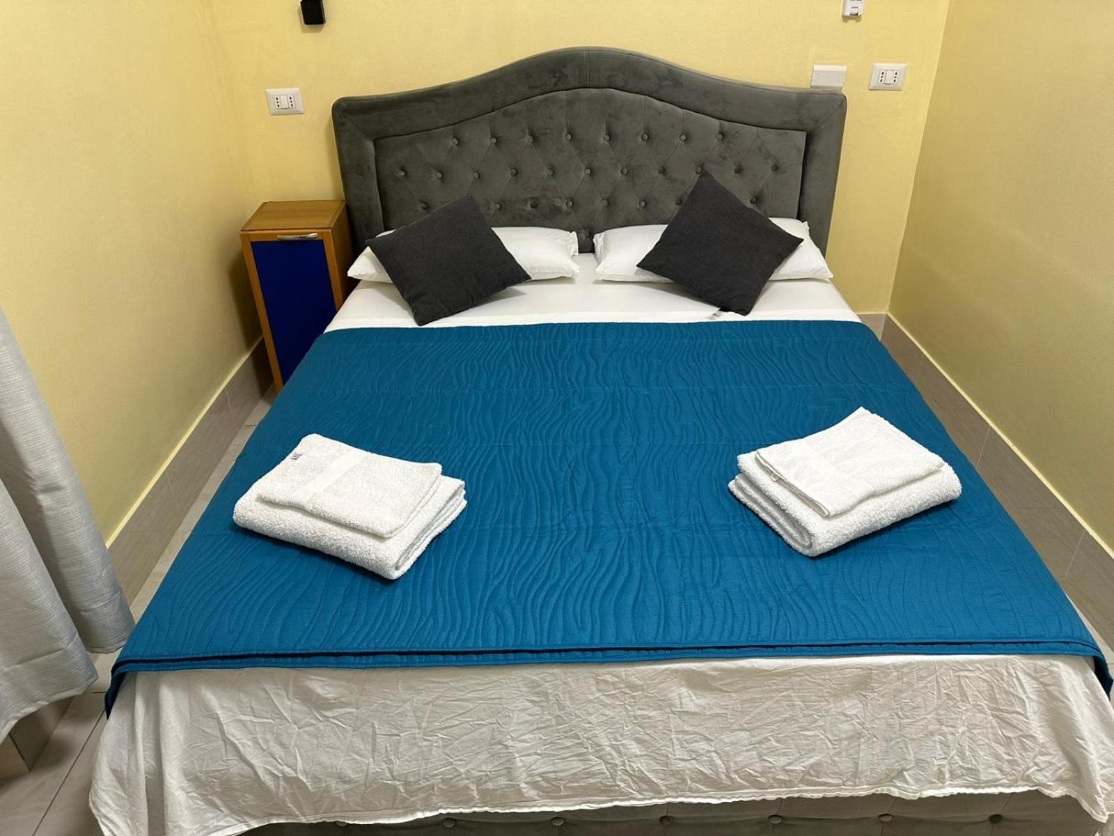 Bed and Breakfast Turati Termini Roma Esterno foto